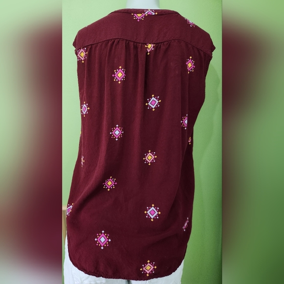 Old Navy sleeveless top - Picture 4 of 5